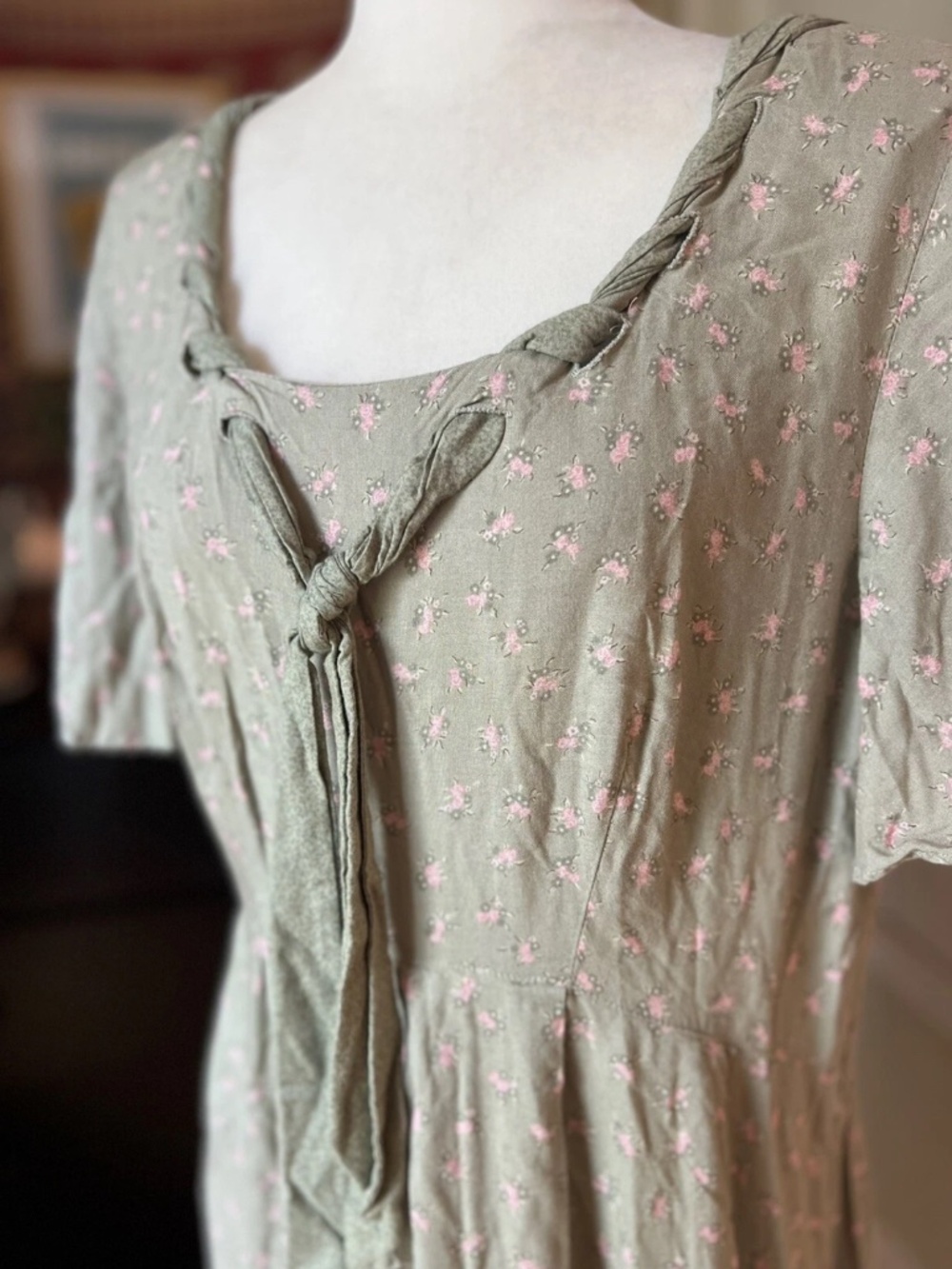 Vintage 90s Sage Green Floral Dress - Picture 2 of 5